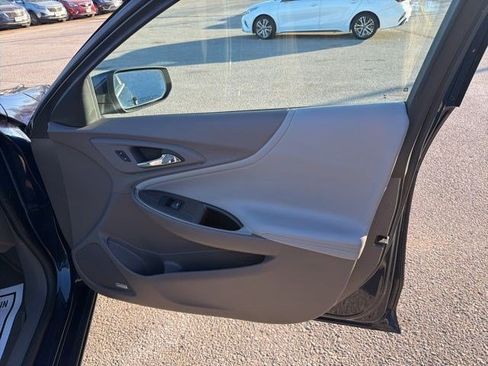 Used 2017 Chevrolet Malibu LT w/ Leather Package FWD image 18