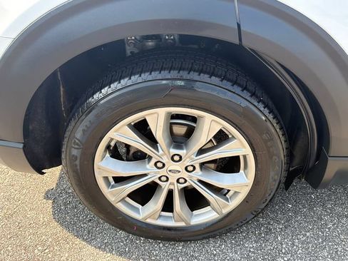 Used 2023 Ford Explorer Limited w/ Equipment Group 301A RWD image 17