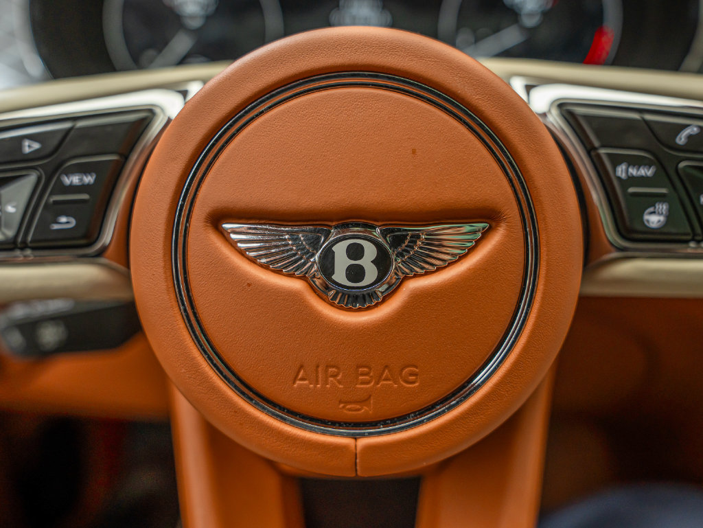 Used 2022 Bentley Bentayga AWD/4WD image 31