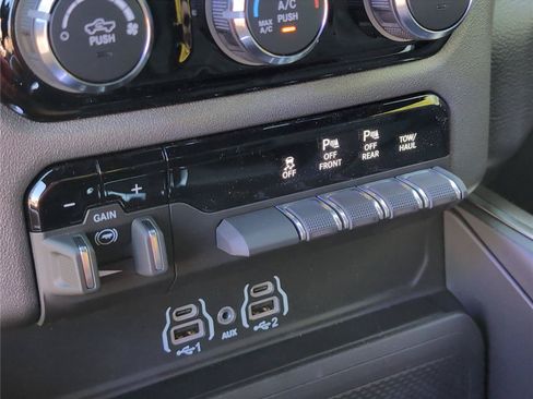New 2026 RAM 1500 Big Horn AWD/4WD image 17