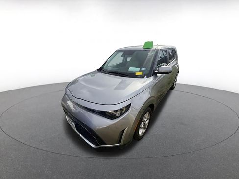 Used 2025 Kia Soul LX w/ LX Technology Package image 3