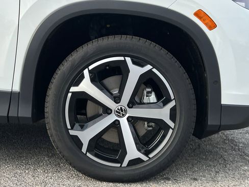 New 2026 Volkswagen Tiguan SE image 7