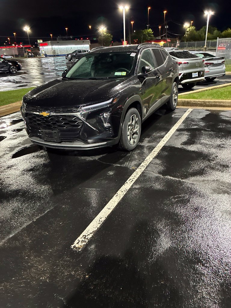 Used 2025 Chevrolet Trax LT w/ Driver Confidence Package FWD image 3