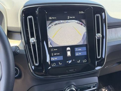Used 2019 Volvo XC40 T4 Inscription FWD image 29