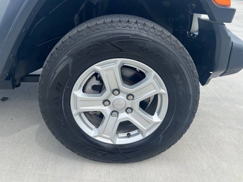 Used 2018 Jeep Wrangler Unlimited Sport S AWD/4WD image 33