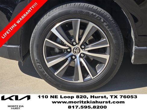 Used 2021 Toyota Venza LE image 18