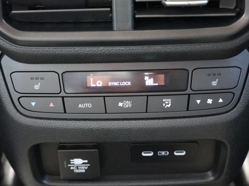 Used 2024 Honda Pilot Elite image 23