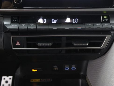 Used 2026 Toyota Camry SE w/ Convenience Package FWD image 20