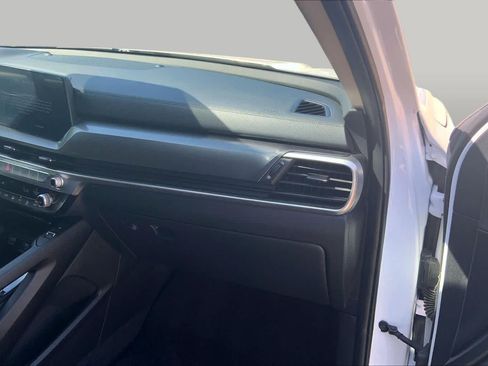 Used 2025 Kia Telluride S AWD/4WD image 19