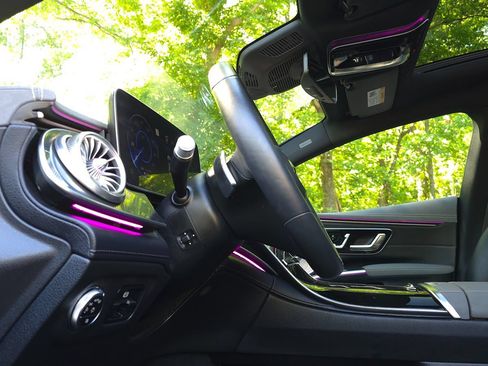 Used 2022 Mercedes-Benz EQS 450+ Sedan image 34