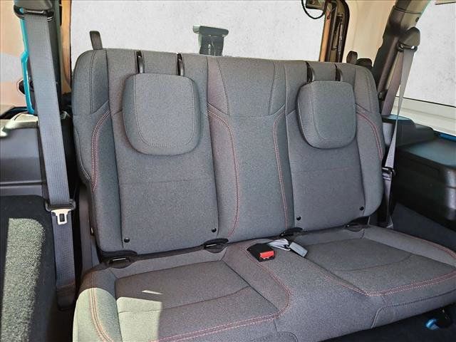 Used 2024 Jeep Wrangler Rubicon w/ Convenience Group AWD/4WD image 16