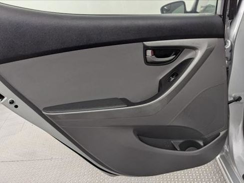 Used 2015 Hyundai Elantra SE FWD image 16