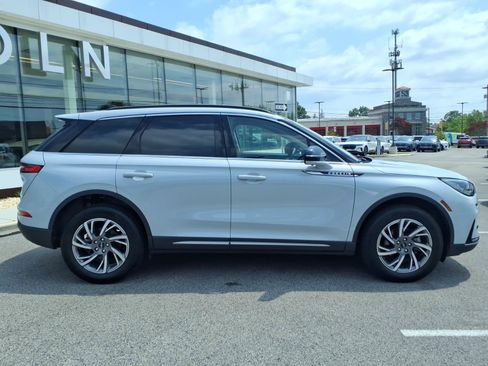 Certified 2025 Lincoln Corsair AWD w/ Equipment Group 101A image 2