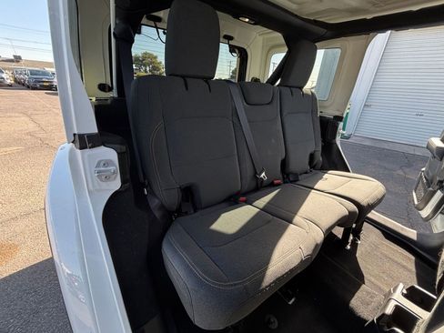 Used 2025 Jeep Wrangler Unlimited Sahara AWD/4WD image 39