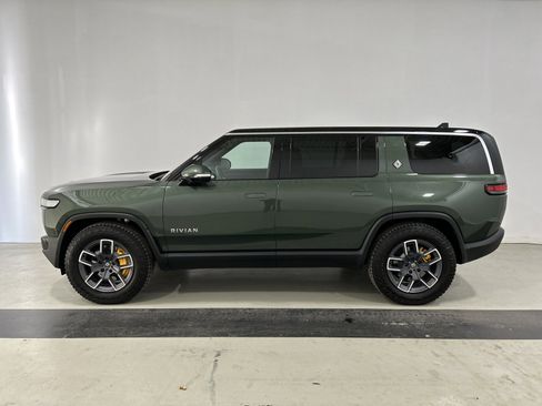 Used 2024 Rivian R1S Adventure image 2