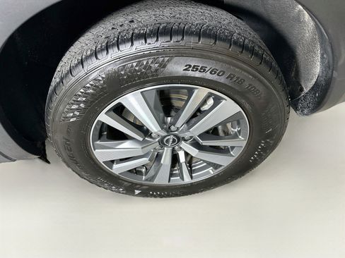 Used 2025 Nissan Pathfinder SL FWD image 11