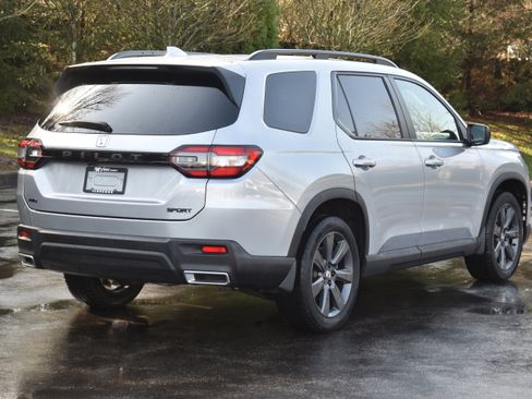 Certified 2023 Honda Pilot Sport image 32