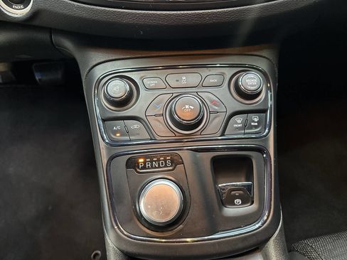 Used 2015 Chrysler 200 S image 28