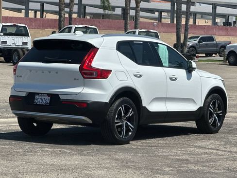 Used 2023 Volvo XC40 B4 Core w/ Convenience Package FWD image 3