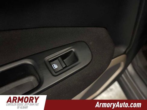 Used 2016 Jeep Renegade Latitude image 23