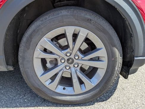 Used 2024 Ford Explorer XLT w/ Equipment Group 202A AWD/4WD image 10