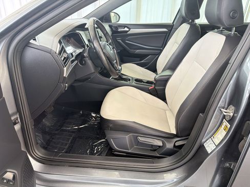 Used 2021 Volkswagen Jetta R-Line w/ R-Line Cold Weather Package image 5