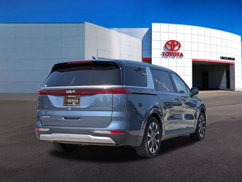 Used 2024 Kia Carnival EX FWD image 10