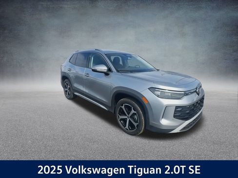 New 2025 Volkswagen Tiguan SE image 4