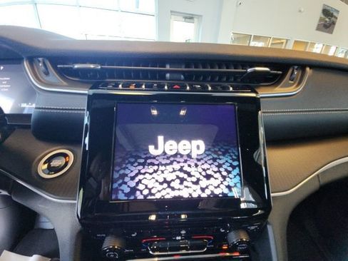 New 2025 Jeep Grand Cherokee Altitude image 41