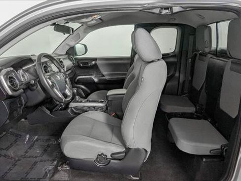 Used 2017 Toyota Tacoma SR5 RWD image 16