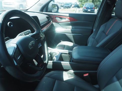 Used 2024 Chevrolet Traverse RS AWD/4WD image 5