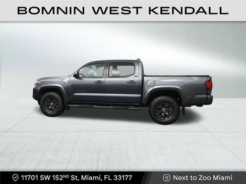 Used 2022 Toyota Tacoma SR5 w/ Technology Package image 2