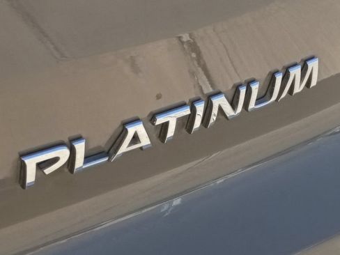 Used 2023 Nissan Pathfinder Platinum FWD image 12