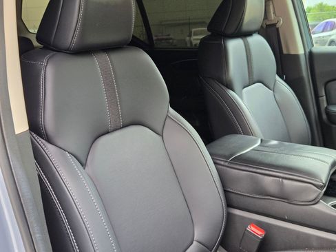 Used 2025 Honda Pilot Touring image 29