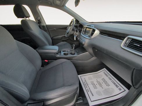 Used 2018 Kia Sorento FWD image 16