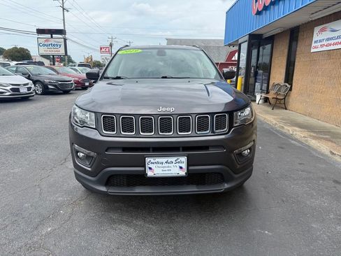 Used 2019 Jeep Compass Latitude AWD/4WD image 2