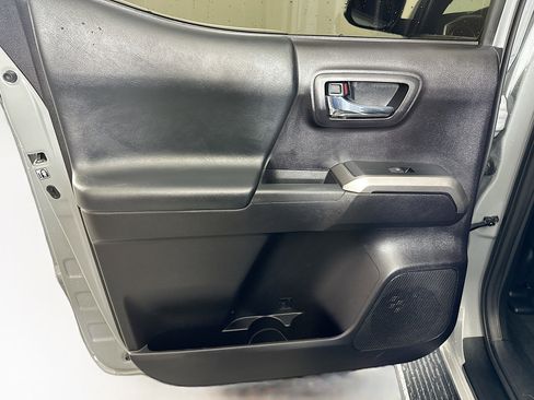 Used 2020 Toyota Tacoma Limited image 28
