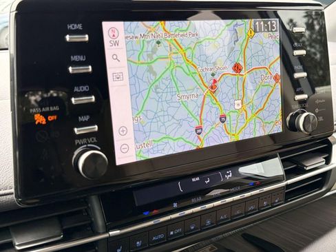 Used 2022 Toyota Sienna Limited image 22