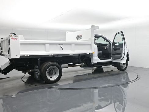 New 2025 Ford F550 2WD Regular Cab Super Duty image 5