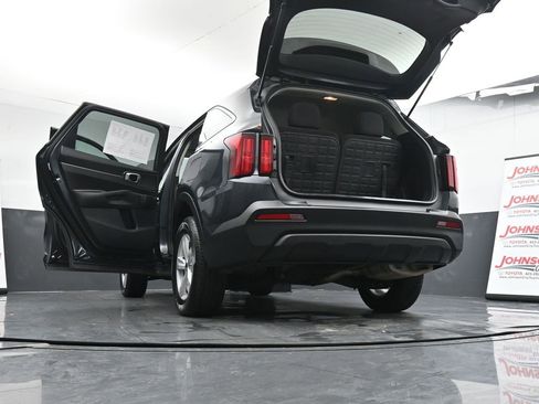 Used 2023 Kia Sorento LX image 47