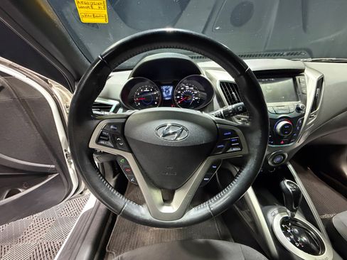 Used 2017 Hyundai Veloster Value Edition image 9