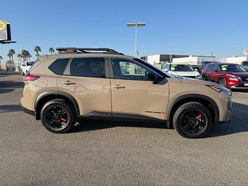Certified 2025 Nissan Rogue SV AWD/4WD image 7