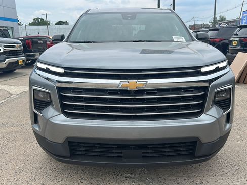 New 2026 Chevrolet Traverse LT w/ Driver Confidence Package AWD/4WD image 3