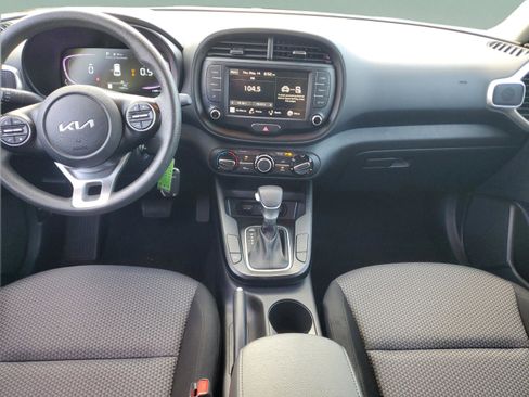 Certified 2025 Kia Soul LX w/ LX Technology Package FWD image 10