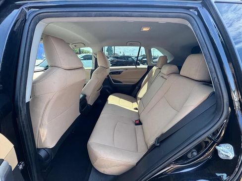Used 2020 Toyota RAV4 LE FWD image 11