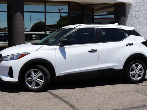 Used 2023 Nissan Kicks S FWD image 4