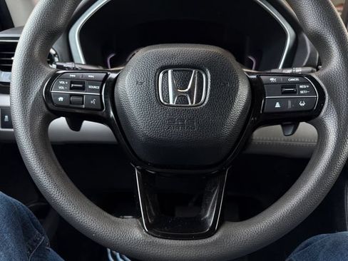 Used 2023 Honda Pilot LX image 12
