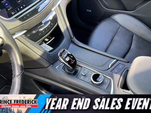 Used 2023 Cadillac XT6 Luxury image 16