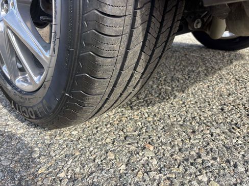 Used 2022 Buick Enclave Essence w/ Experience Buick Package image 9