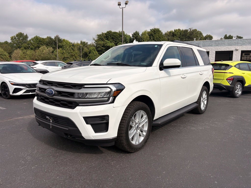 Used 2024 Ford Expedition XLT AWD/4WD image 3